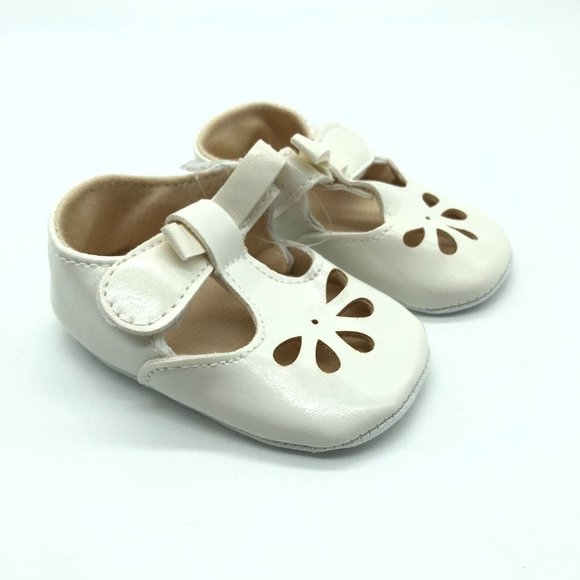 Baby Girls Soft Sole Flats Faux Leather Cut Out Hook & Loop Ivory Size 1 - Picture 1 of 5
